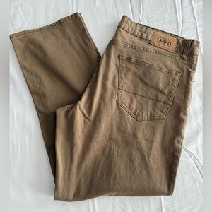 IZOD Tan Relaxed Fit Pants Size 36 x 30